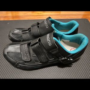 Shimano size 42 (~9.5) spin/road shoe